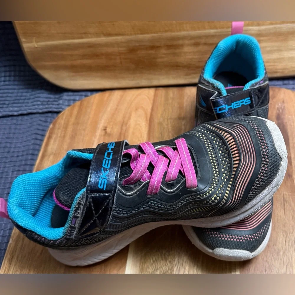 Skecher’s | Girls Jumpster Black/Multi-color Sneakers w/Velcro Closure, Size 3.5